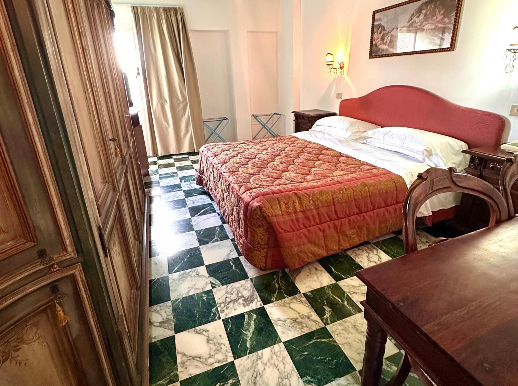 אורבינו Albergo Hotel Raffaello מראה חיצוני תמונה