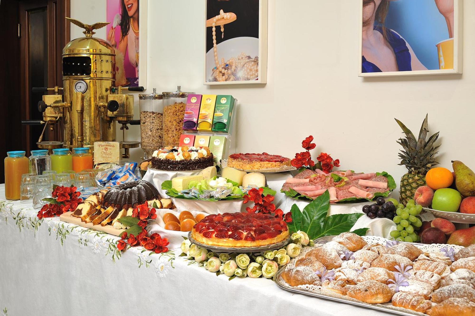אורבינו Albergo Hotel Raffaello מראה חיצוני תמונה