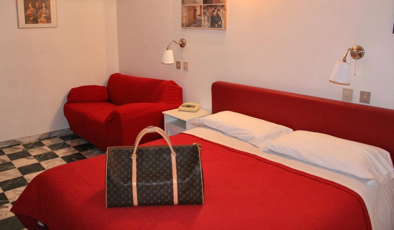 אורבינו Albergo Hotel Raffaello מראה חיצוני תמונה