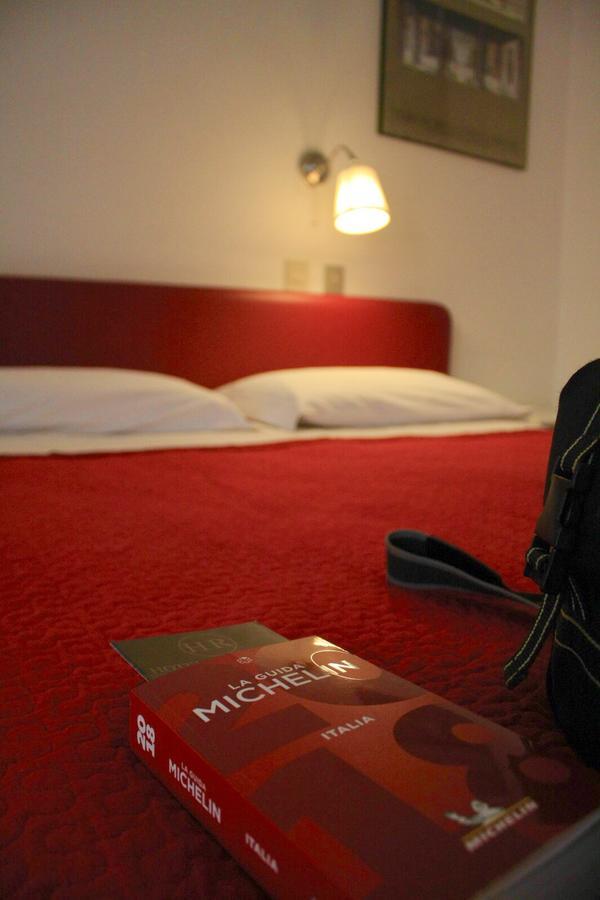 אורבינו Albergo Hotel Raffaello מראה חיצוני תמונה