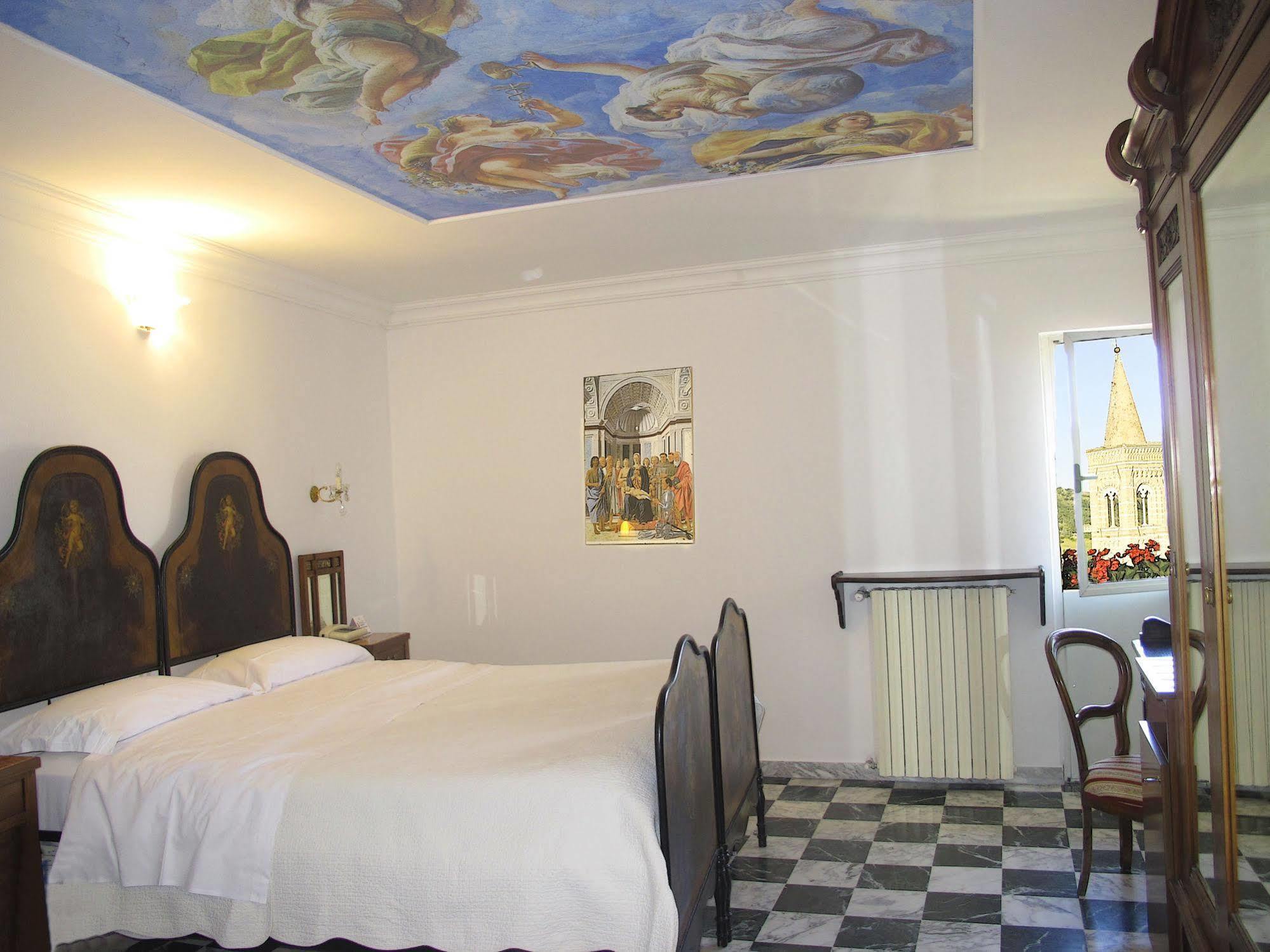 אורבינו Albergo Hotel Raffaello מראה חיצוני תמונה