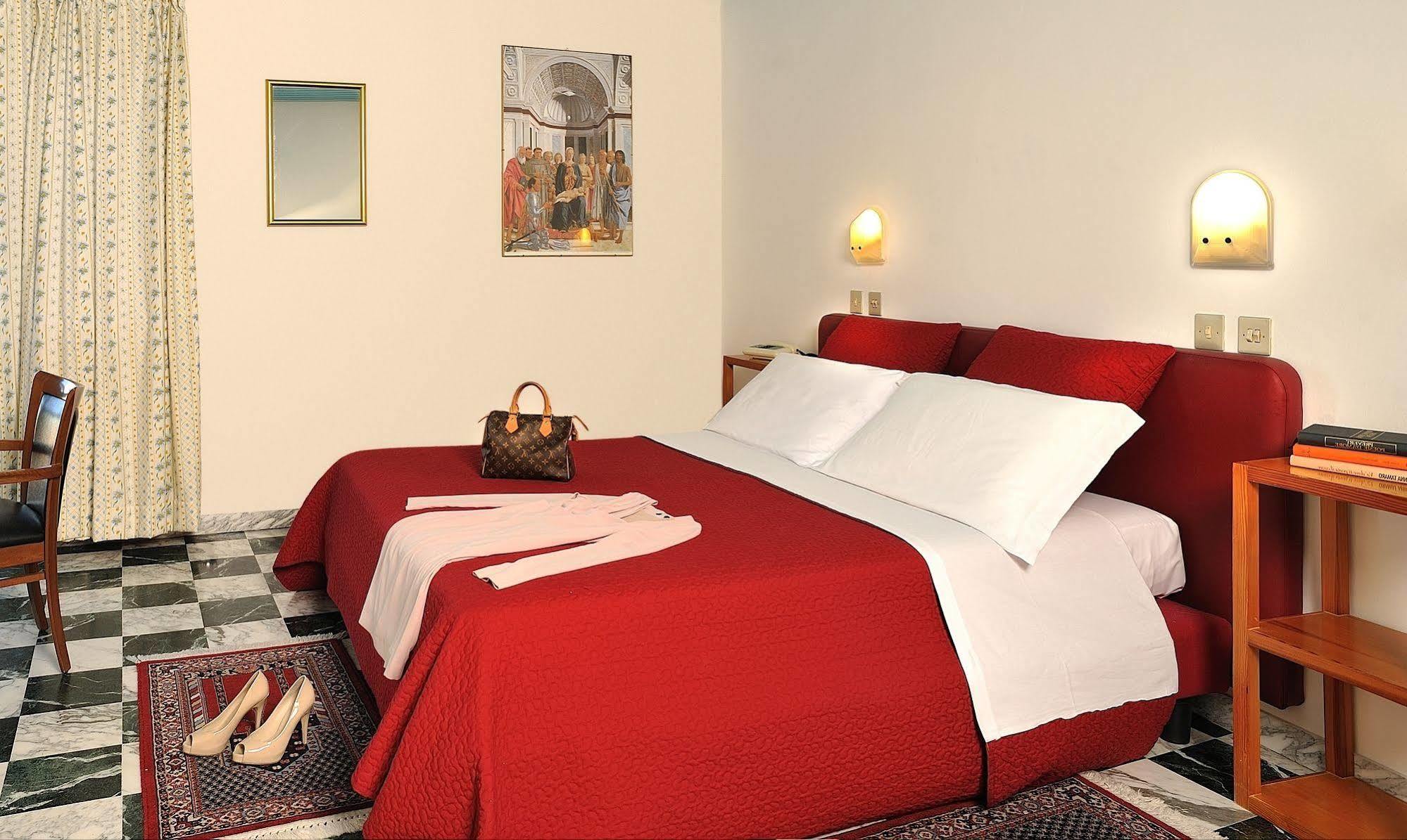 אורבינו Albergo Hotel Raffaello מראה חיצוני תמונה