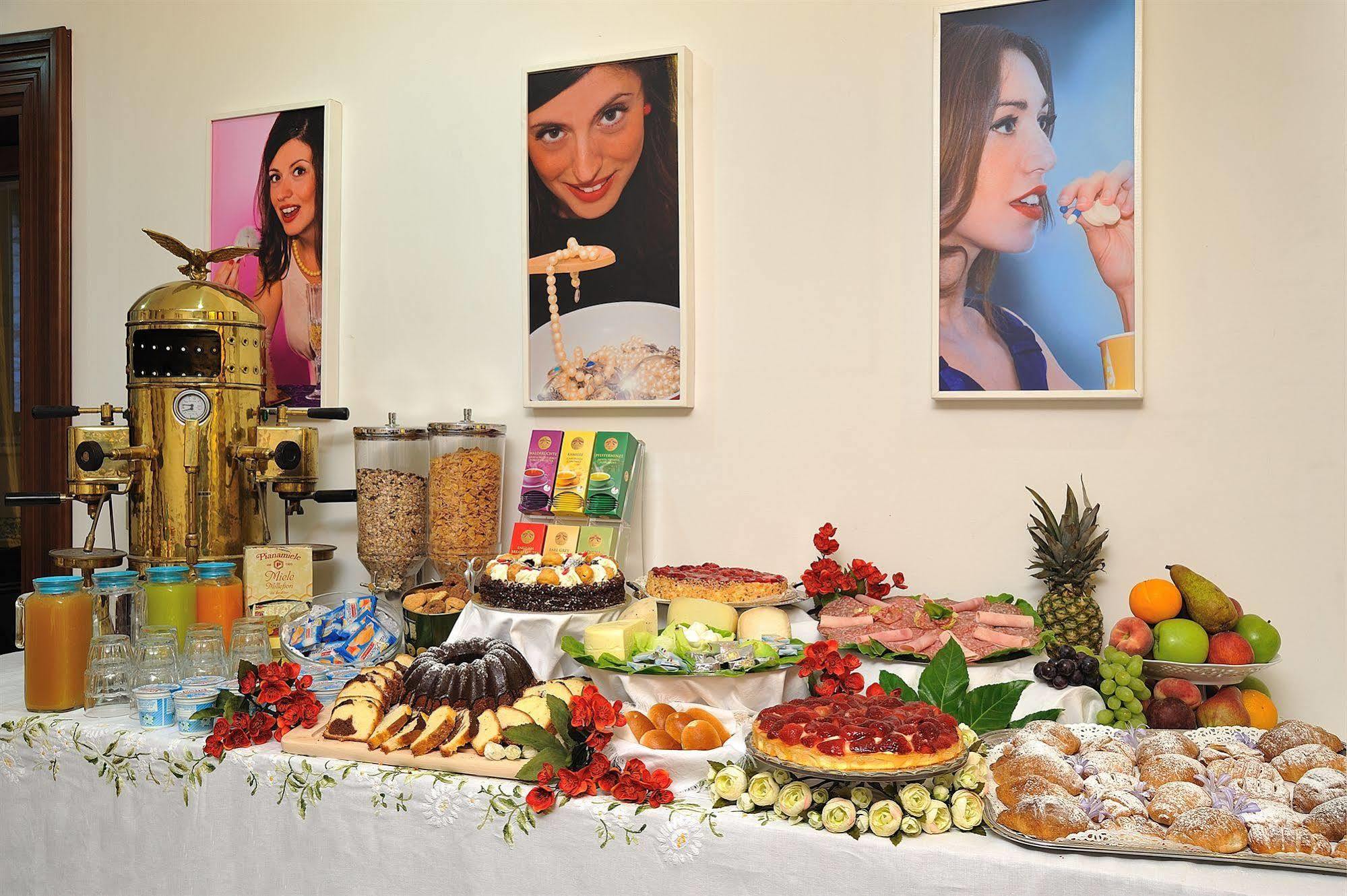 אורבינו Albergo Hotel Raffaello מראה חיצוני תמונה